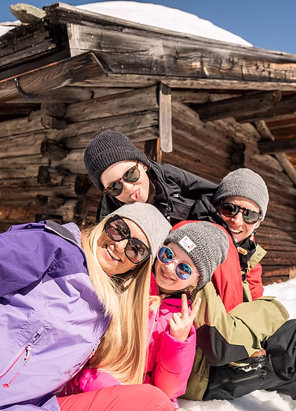 Skifahren im Winter mit der Familie © Archiv TVB Mayrhofen-Hippach / Dominic Ebenbichler