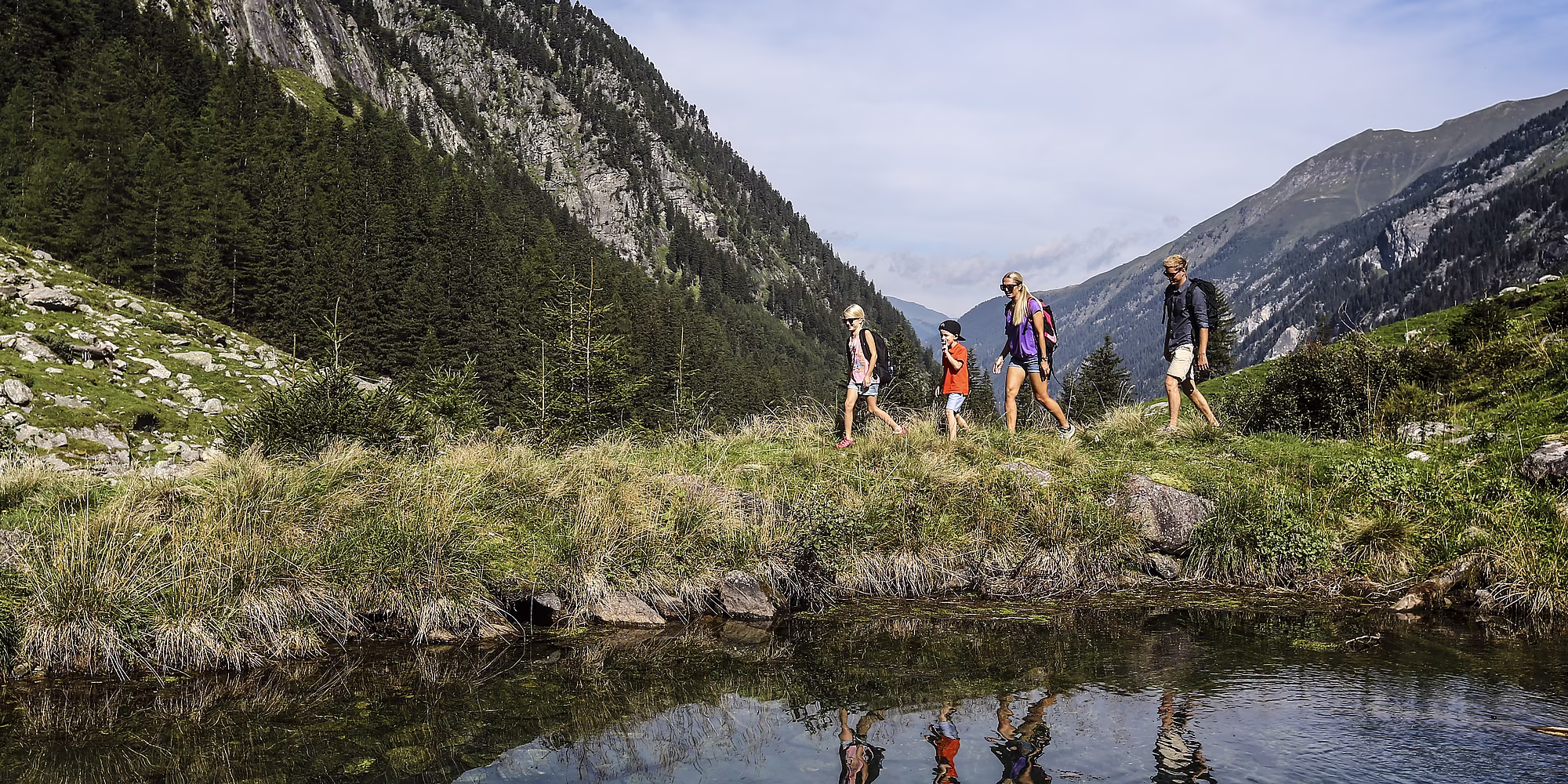 Familienwanderung im Sommer im Zillertal © Archiv TVB Mayrhofen-Hippach / Dominic Ebenbichler