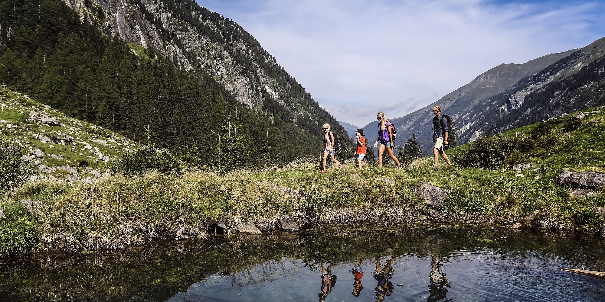 Familienwanderung im Sommer im Zillertal © Archiv TVB Mayrhofen-Hippach / Dominic Ebenbichler